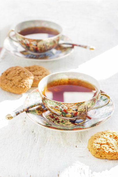 两杯咖啡和饼干图片下载