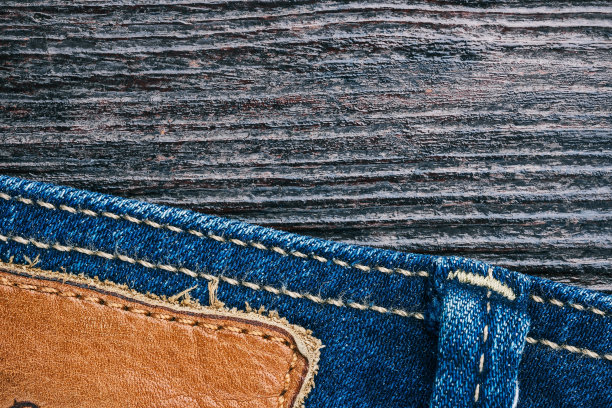 牛仔裤和木材背景图片下载