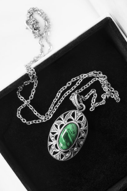 盒子里的项链图片下载