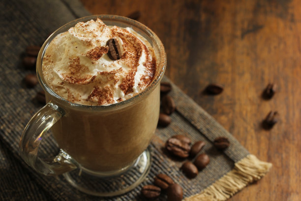 奶油咖啡/拿铁咖啡。有选择性的重点素材图片