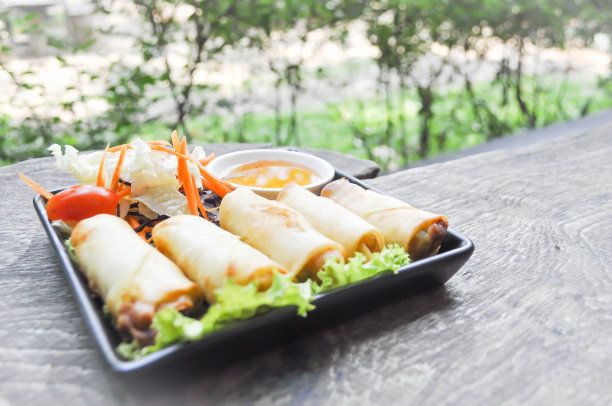 蔬菜蘸酱春卷图片下载