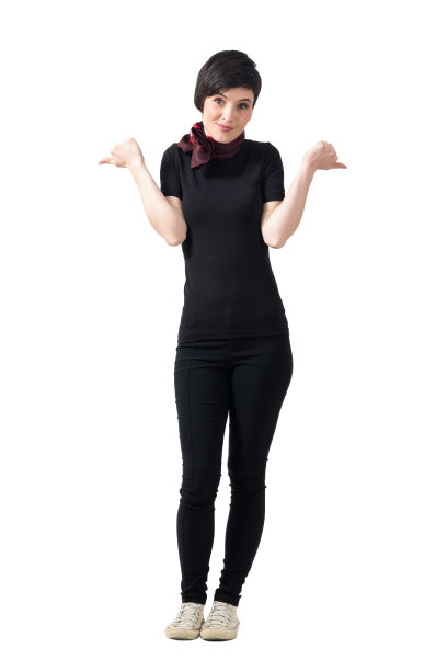 困惑的年轻女子犹豫着要竖起大拇指还是竖起大拇指图片下载