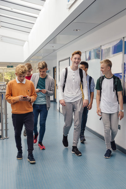 朋友去上课素材图片