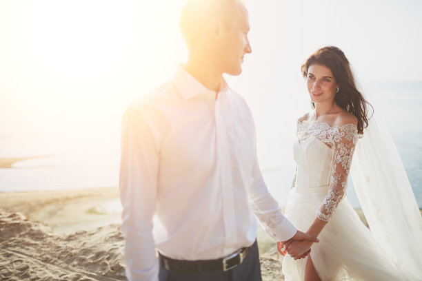 海滩上的婚礼摄影图片下载