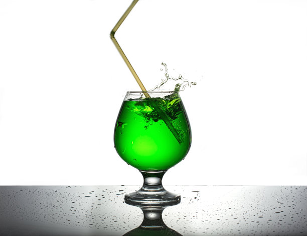 白葡萄酒上的雌二醇饮料图片下载