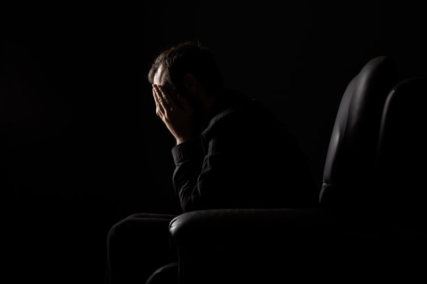 绝望的人图片下载