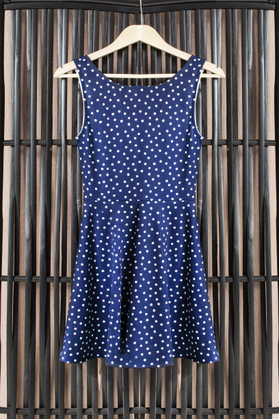 挂在衣架上图片下载