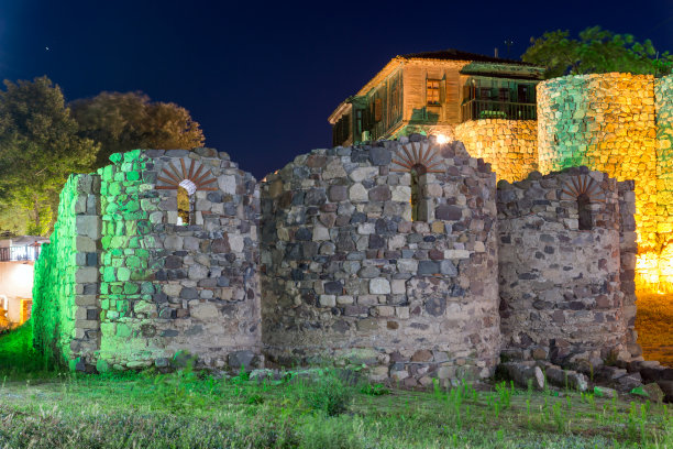 Sozopol古代防御工事重建大门部分的夜景照片图片下载