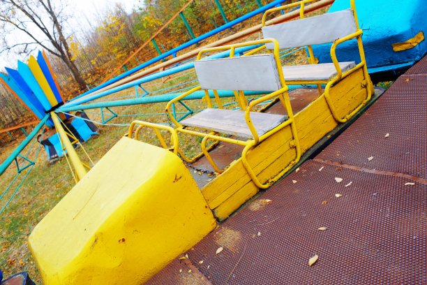 老孩子的旋转木马图片下载