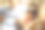 年轻的日本女孩和她怀孕的母亲一起吃苹果图片下载