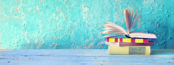 打开书绿色肮脏的背景图片下载