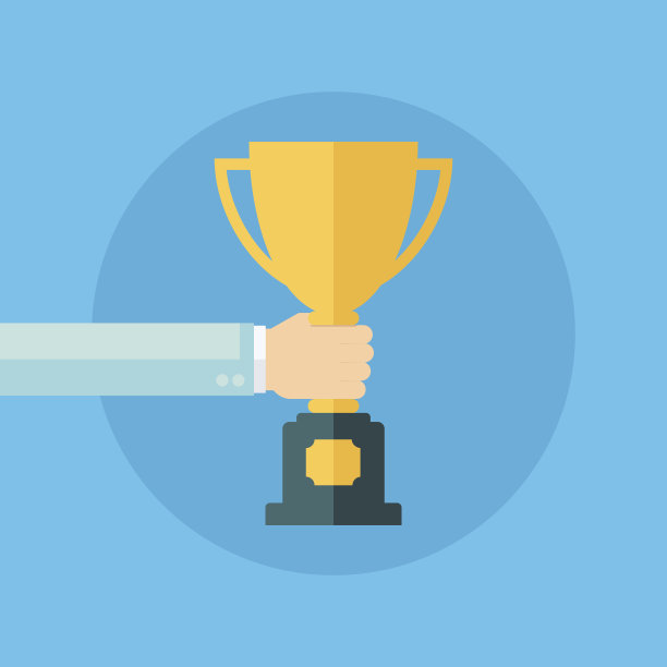 男人手持金色奖杯素材图片