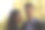 快乐的小男孩和女孩在公园里图片下载