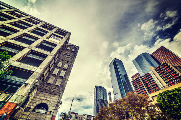 乌云笼罩着洛杉矶市中心图片下载