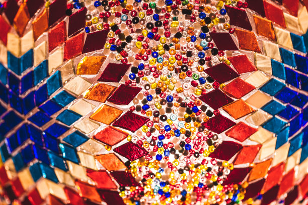 令人惊叹的传统手工土耳其灯在纪念品商店图片下载