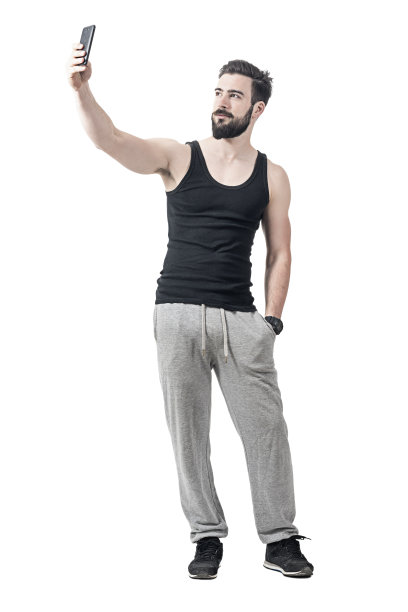 帅气的胡子青年与手机自拍图片下载