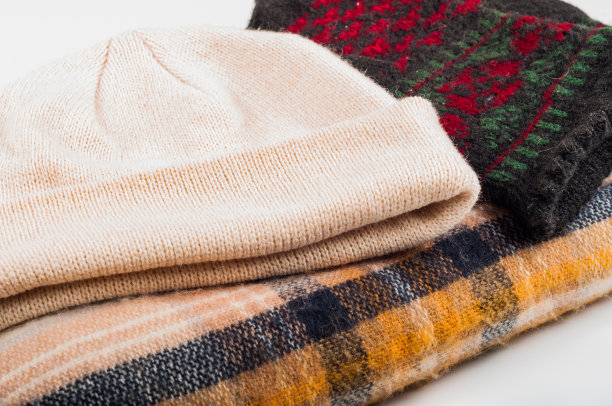 连指手套，围巾，帽子在背景上图片下载