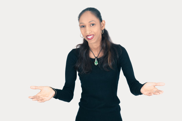 美丽的女人在不同的衣服做不同的表情:欢迎图片下载