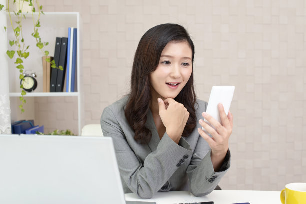 微笑的商业女性素材图片