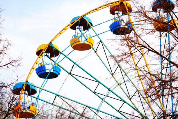 老孩子的旋转木马图片下载