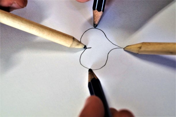 心有四只手。图片下载