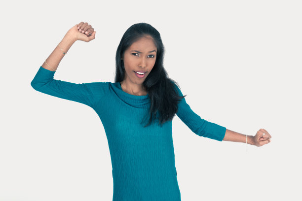 美丽的女人用不同的方式做不同的表情图片下载