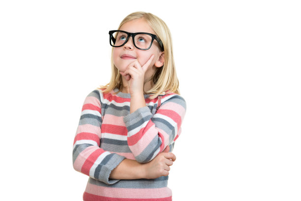 可爱的孩子戴着眼镜在白色上孤立思考素材图片