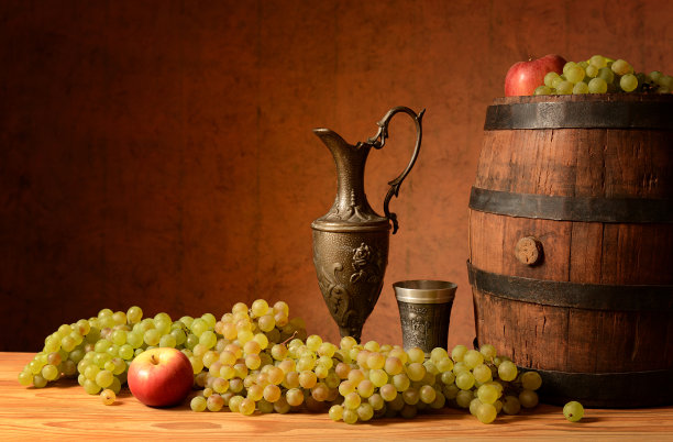 葡萄，一个盛酒的瓶子图片下载