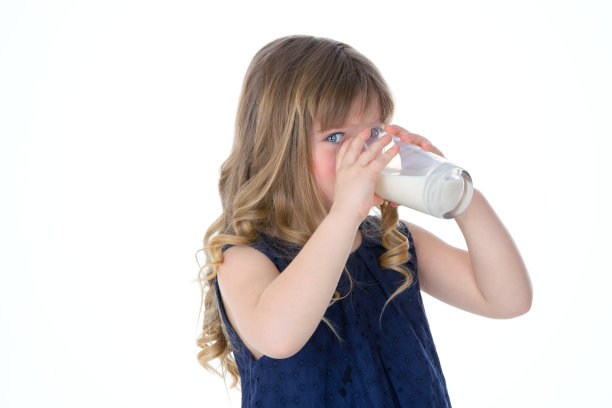 卷发女孩肖像图片下载