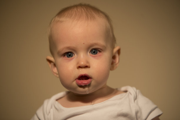 婴儿用冷图片下载