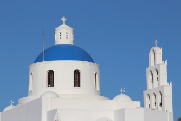 圣托里尼伊亚村典型的希腊教堂图片下载