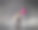 成年女孩手里拿着红气球图片下载
