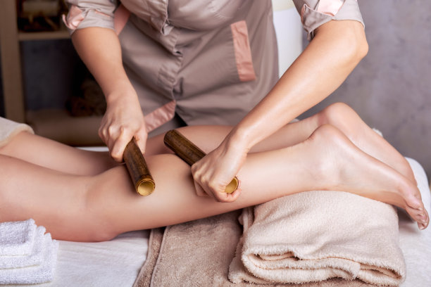 用竹竿按摩克里奥尔语图片下载