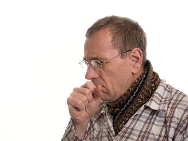 男人冷图片下载