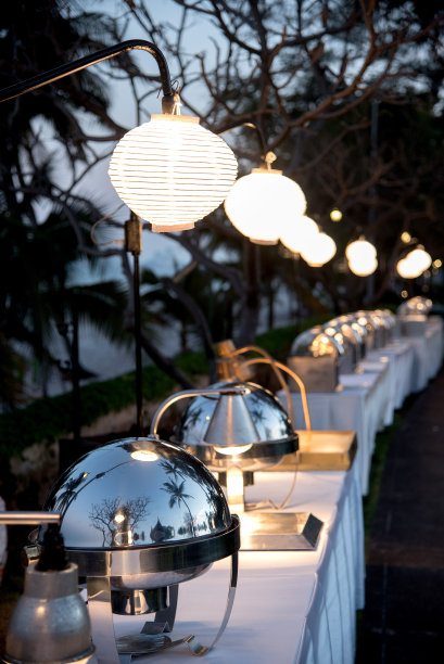 户外活动的自助餐图片下载