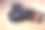婚礼男子的腰带躺在地板上图片下载