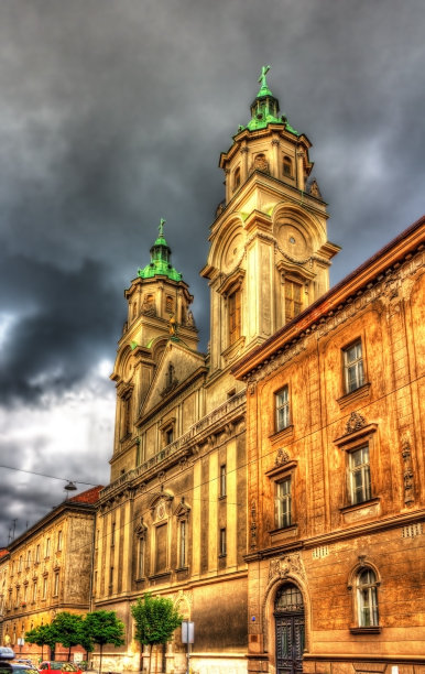 位于萨格勒布的耶稣圣心大教堂图片下载