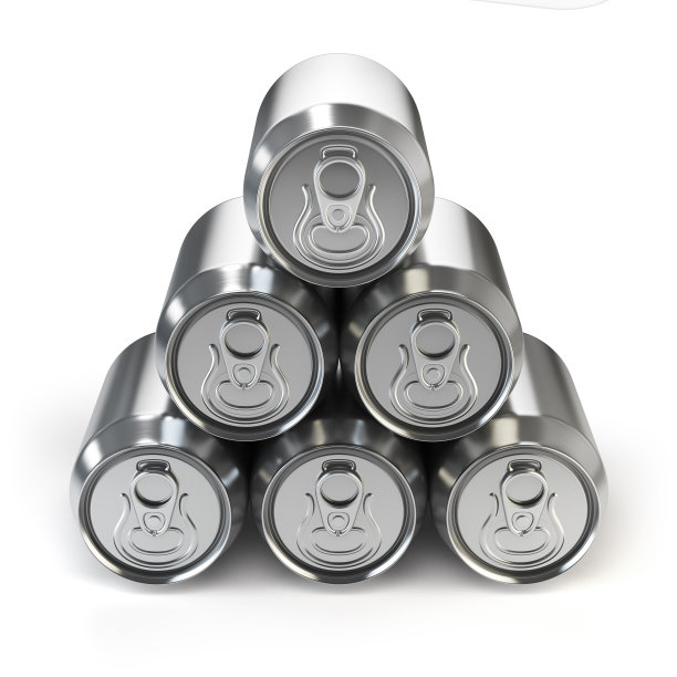 金字塔从啤酒罐或汽水罐上分离出来图片下载