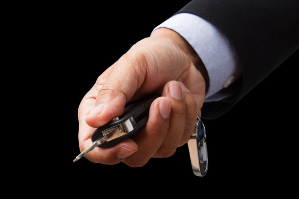 手拿汽车钥匙图片下载