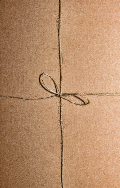 带绳子的垃圾包裹(拷贝空间)图片下载