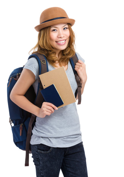 携带护照背包的旅客图片下载