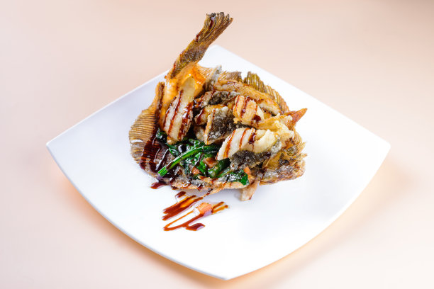 亚洲风格的炸比目鱼图片下载