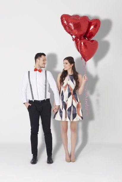 一对爱心气球情侣图片下载