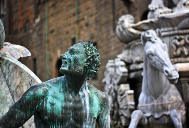 佛罗伦萨广场上的萨提雕像图片下载