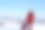 穿红衣服的女孩在雪地里旅行图片下载