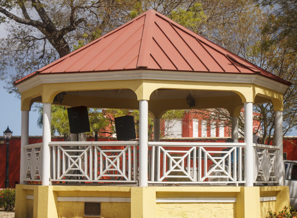 黄白色和红色凉亭图片下载