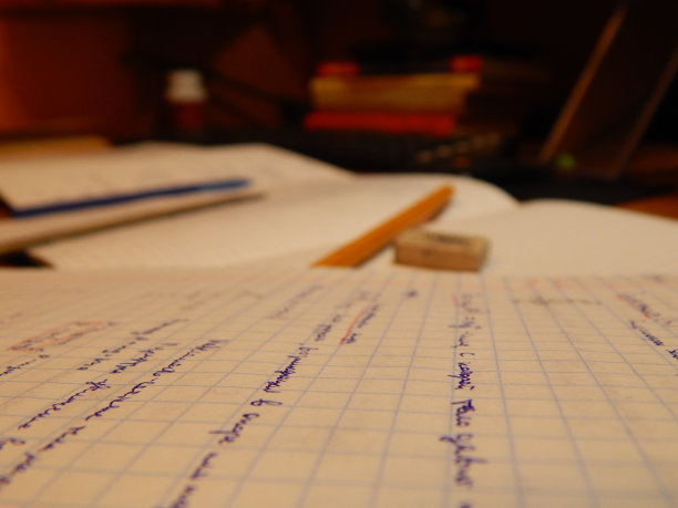 笔记本，铅笔——学校的东西图片下载