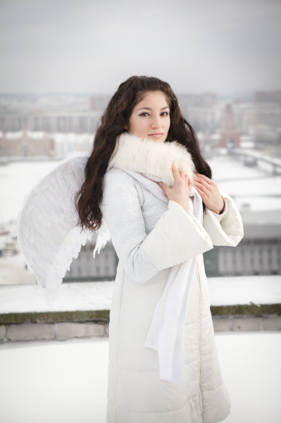 屋顶上的天使图片下载