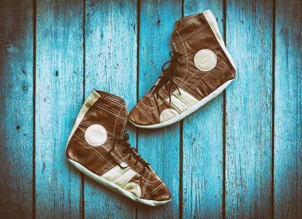 摔跤用的复古皮鞋图片下载