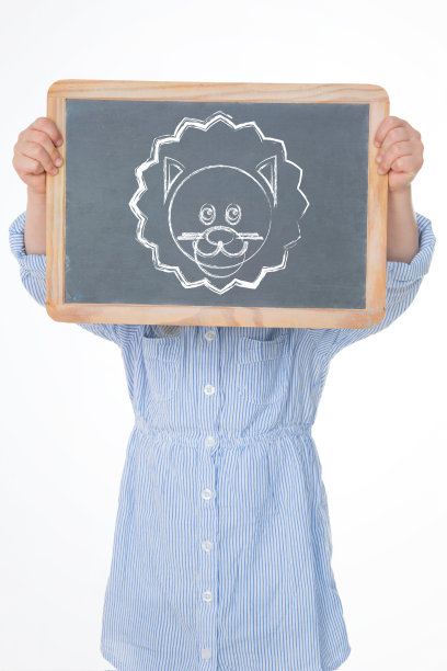 女生拿着黑板图片下载